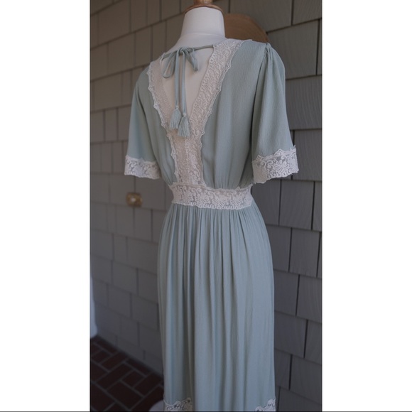 The Lorraine Lace Trim Maxi Dress 🕊 - Picture 4 of 5